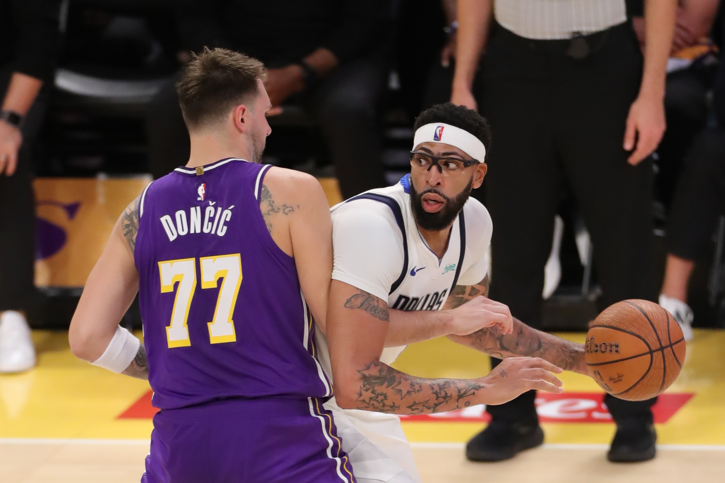 东眉交易湖人赚了吗?考辛斯:交易前后有啥区别?湖人还是老样子